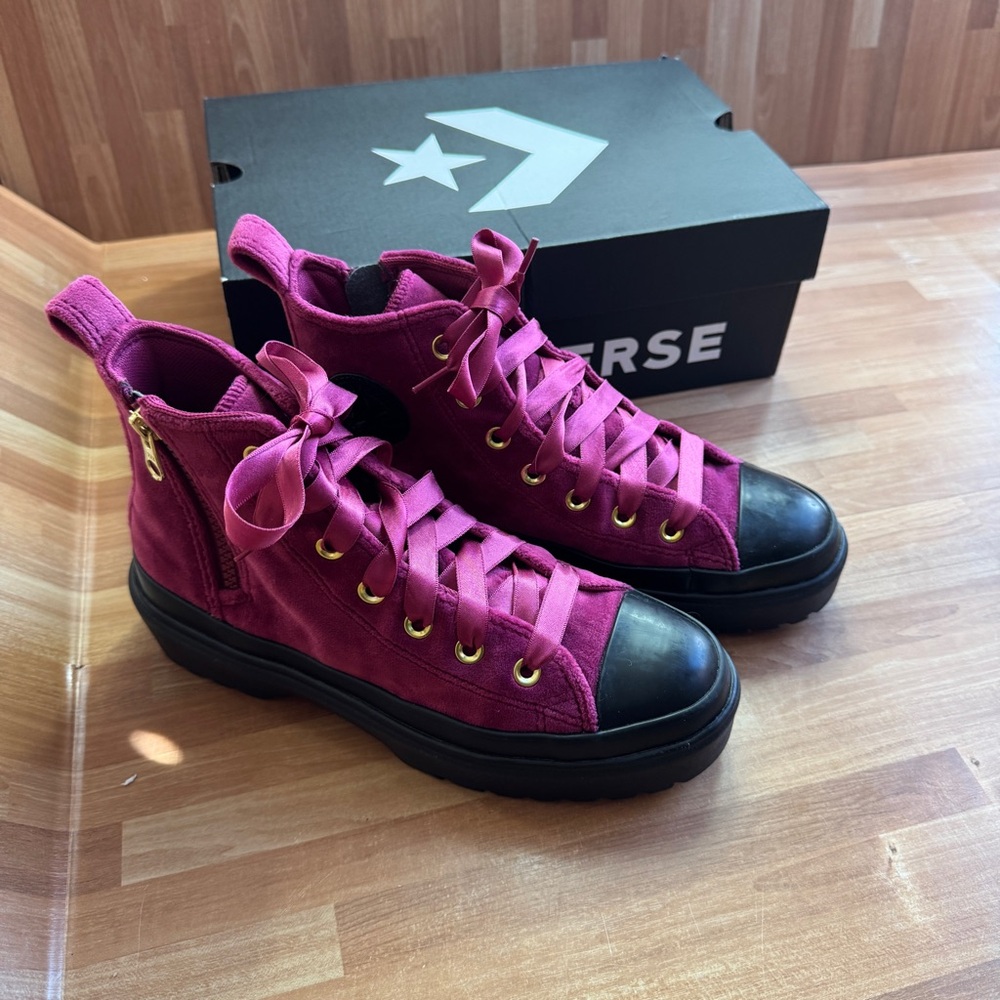 Converse Chuck Taylor lug lift burgundy high top unisex size 4.5 new in box